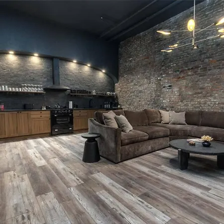 Downtown Derby Delight Apartment
